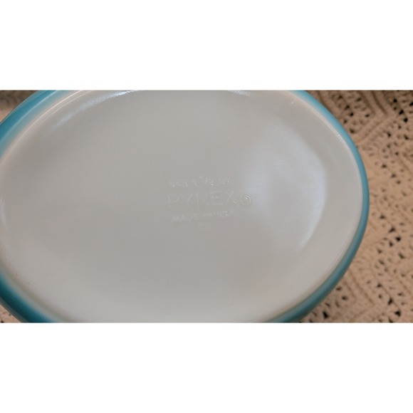 Pyrex Snowflake Turquoise Blue Oval Casserole Dish with Lid 043 1.5 QT Vintage - Picture 6 of 8